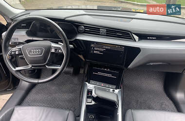 Позашляховик / Кросовер Audi e-tron 2019 в Косові