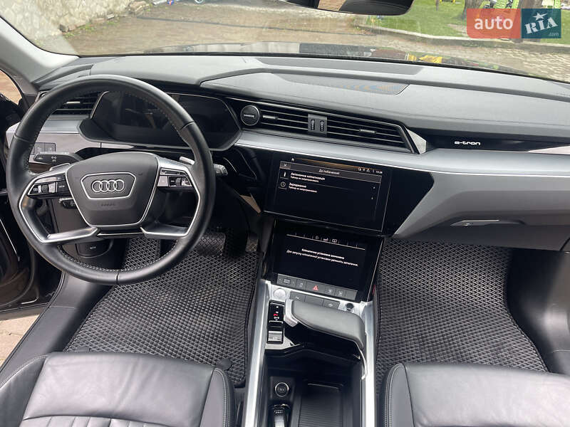 Позашляховик / Кросовер Audi e-tron 2019 в Косові