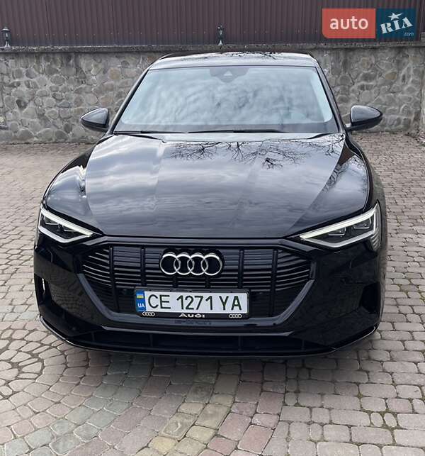 Позашляховик / Кросовер Audi e-tron 2019 в Косові