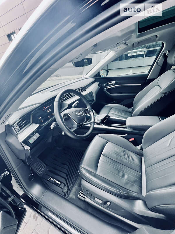 Позашляховик / Кросовер Audi e-tron 2021 в Львові
