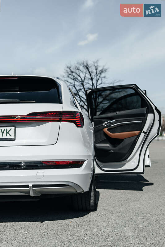 Внедорожник / Кроссовер Audi e-tron 2019 в Киеве
