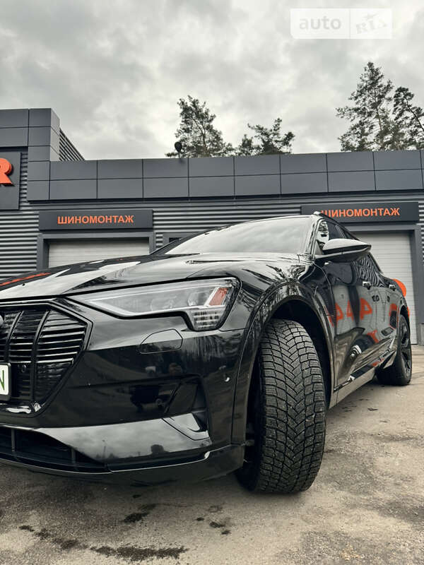 Внедорожник / Кроссовер Audi e-tron 2019 в Киеве