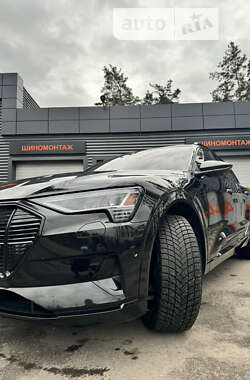 Внедорожник / Кроссовер Audi e-tron 2019 в 
