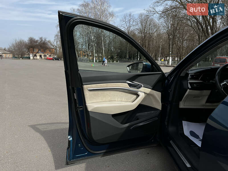 Внедорожник / Кроссовер Audi e-tron 2019 в Краснограде
