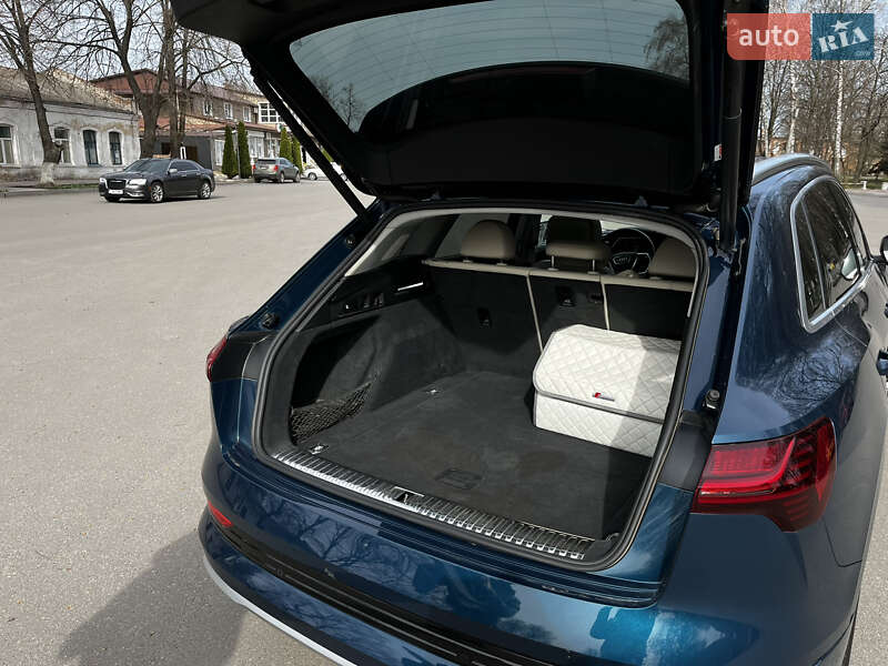Внедорожник / Кроссовер Audi e-tron 2019 в Краснограде