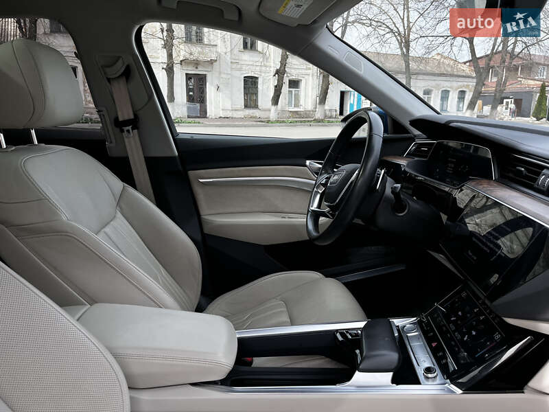 Внедорожник / Кроссовер Audi e-tron 2019 в Краснограде