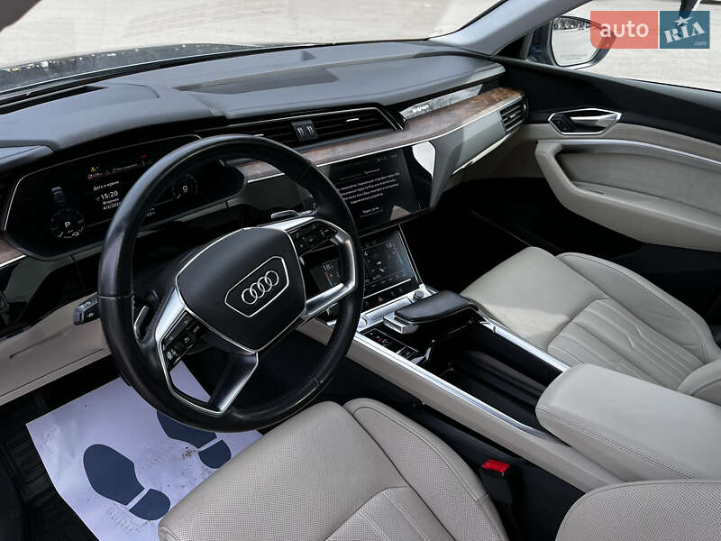Внедорожник / Кроссовер Audi e-tron 2019 в Краснограде