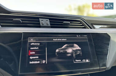 Внедорожник / Кроссовер Audi e-tron 2022 в 