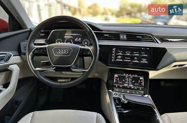 Внедорожник / Кроссовер Audi e-tron 2022 в 