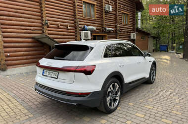 Внедорожник / Кроссовер Audi e-tron 2019 в 