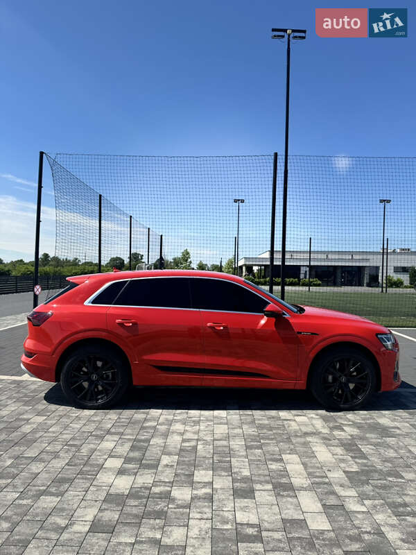 Внедорожник / Кроссовер Audi e-tron 2022 в Мукачево