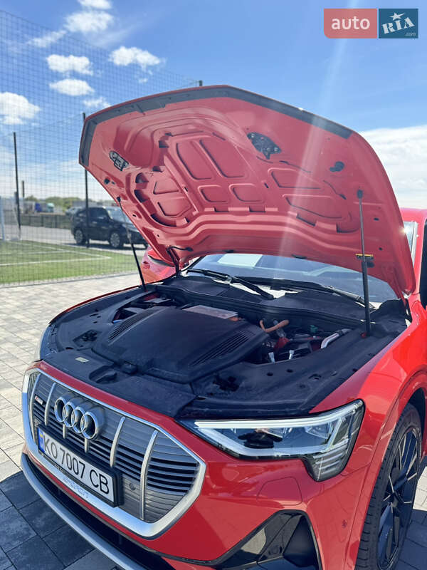 Внедорожник / Кроссовер Audi e-tron 2022 в Мукачево