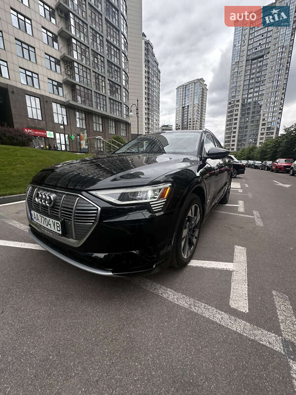 Внедорожник / Кроссовер Audi e-tron 2022 в Киеве