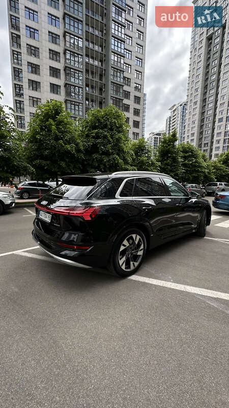 Внедорожник / Кроссовер Audi e-tron 2022 в Киеве