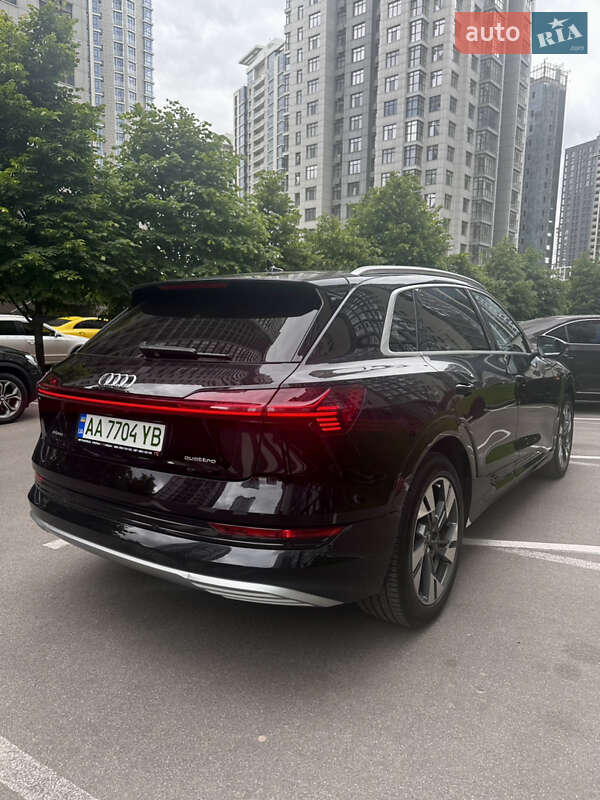 Внедорожник / Кроссовер Audi e-tron 2022 в Киеве