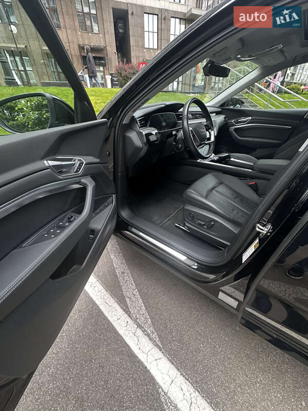 Внедорожник / Кроссовер Audi e-tron 2022 в Киеве