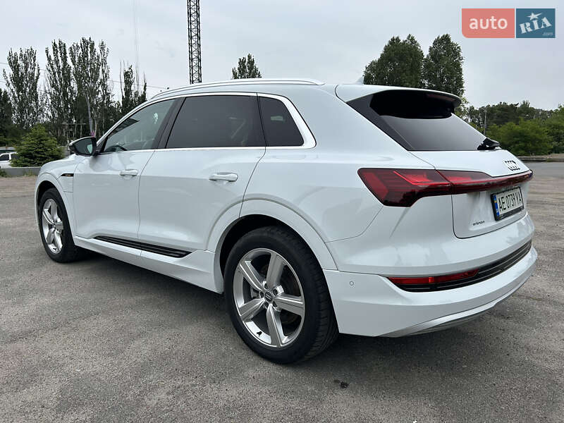 Позашляховик / Кросовер Audi e-tron 2019 в Дніпрі фото 10 Позашляховик / Кросовер Audi e-tron 2019 в Дніпрі