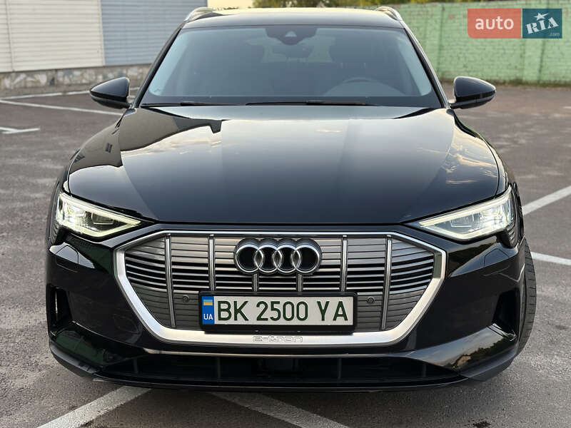 Позашляховик / Кросовер Audi e-tron 2019 в Дубні