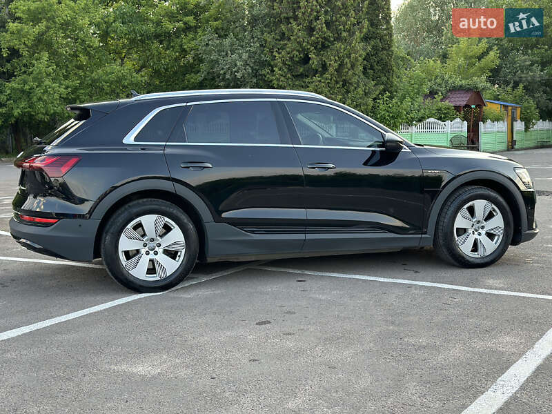 Позашляховик / Кросовер Audi e-tron 2019 в Дубні