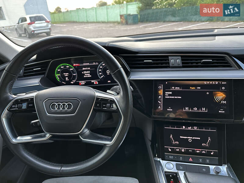 Позашляховик / Кросовер Audi e-tron 2019 в Дубні