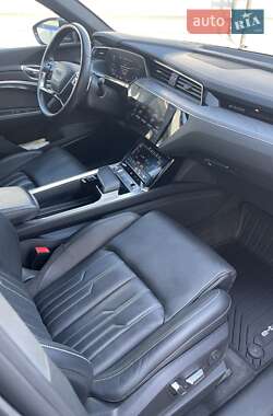 Внедорожник / Кроссовер Audi e-tron 2019 в 