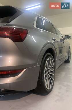 Внедорожник / Кроссовер Audi e-tron 2019 в 