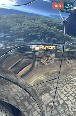 Позашляховик / Кросовер Audi e-tron 2020 в 