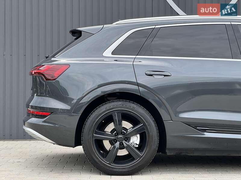 Позашляховик / Кросовер Audi e-tron 2019 в Мукачевому