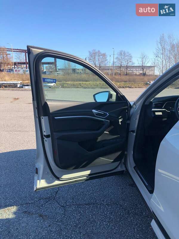 Внедорожник / Кроссовер Audi e-tron 2022 в Харькове фото 11 Внедорожник / Кроссовер Audi e-tron 2022 в Харькове