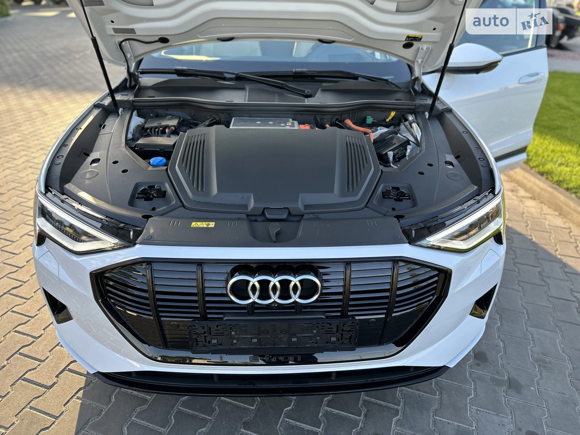 2020 Audi e-tron - мініатюра 12