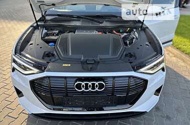 Внедорожник / Кроссовер Audi e-tron 2020 в 