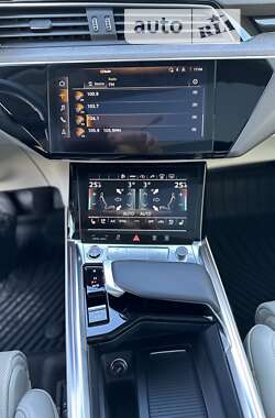 Внедорожник / Кроссовер Audi e-tron 2020 в 