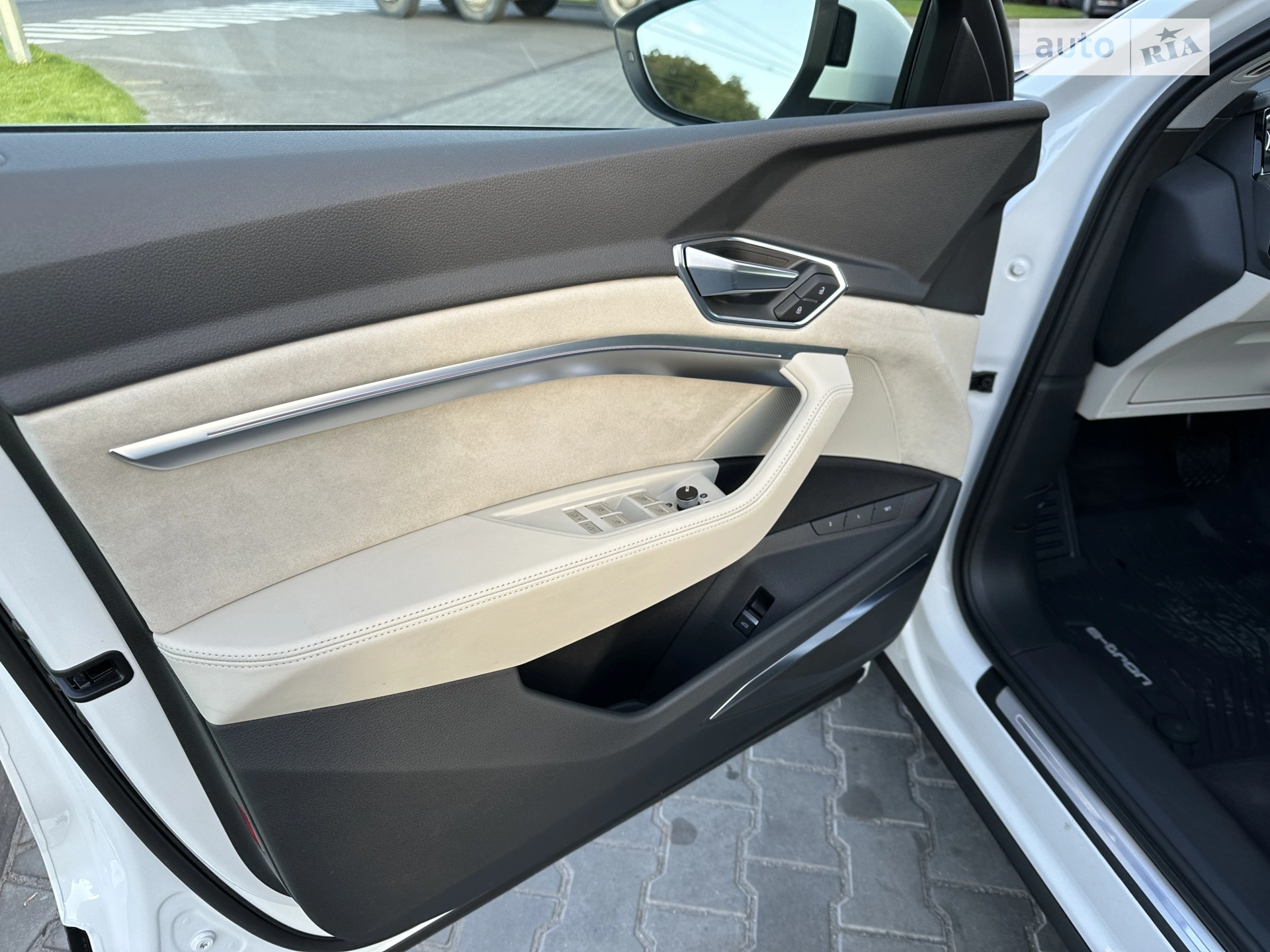 2020 Audi e-tron - мініатюра 30