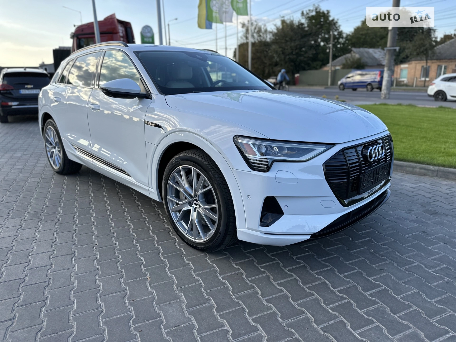 2020 Audi e-tron - мініатюра 3