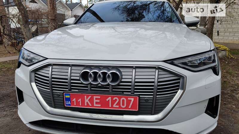 Позашляховик / Кросовер Audi e-tron 2019 в Бучі