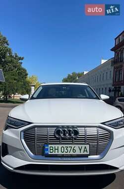 Внедорожник / Кроссовер Audi e-tron 2019 в 