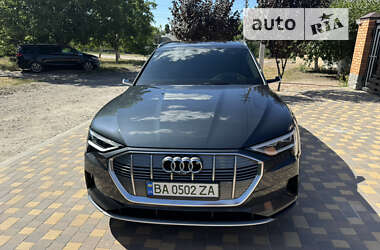 Позашляховик / Кросовер Audi e-tron 2019 в 
