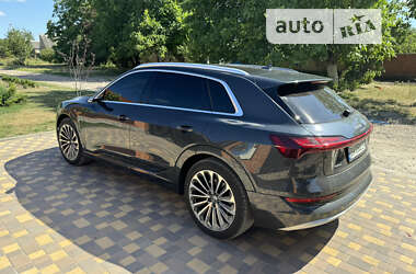 Позашляховик / Кросовер Audi e-tron 2019 в 