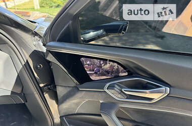 Позашляховик / Кросовер Audi e-tron 2019 в 