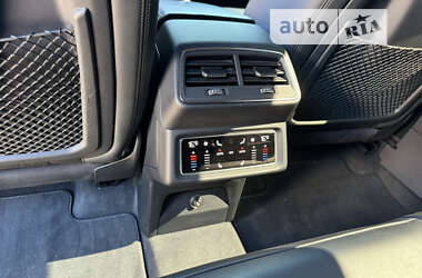 Позашляховик / Кросовер Audi e-tron 2019 в 