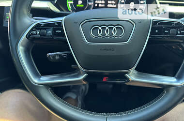Позашляховик / Кросовер Audi e-tron 2019 в 