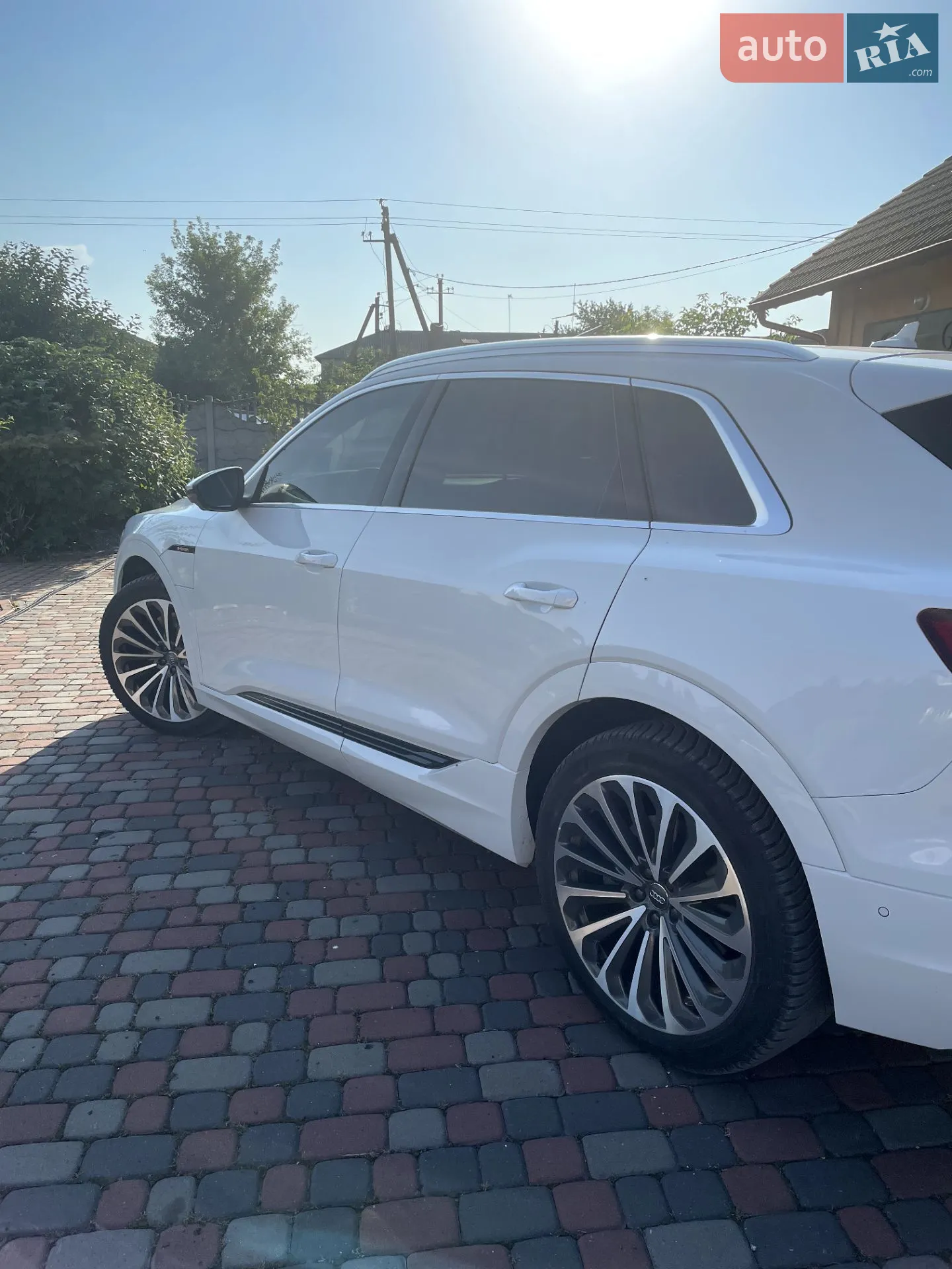 2019 Audi e-tron - мініатюра 2