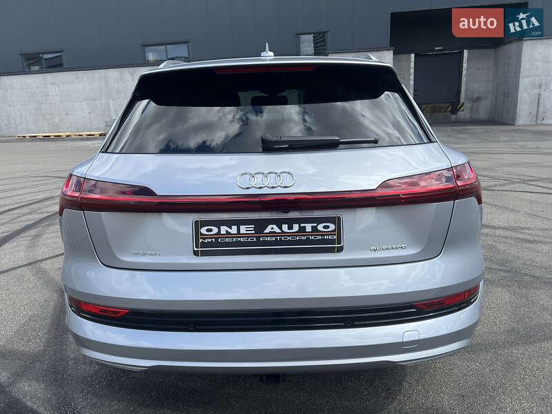 Позашляховик / Кросовер Audi e-tron 2022 в Києві