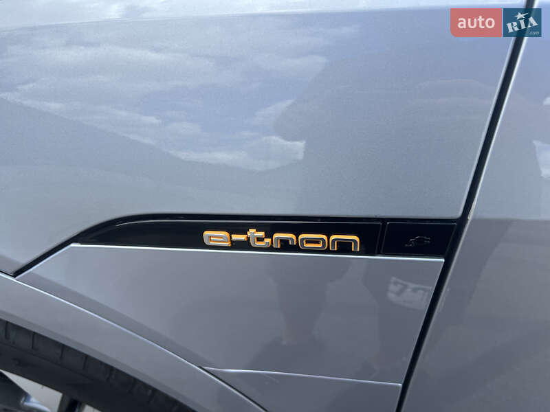 Позашляховик / Кросовер Audi e-tron 2022 в Києві