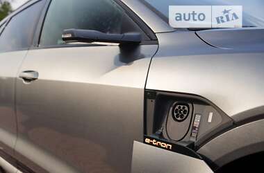 Внедорожник / Кроссовер Audi e-tron 2020 в 
