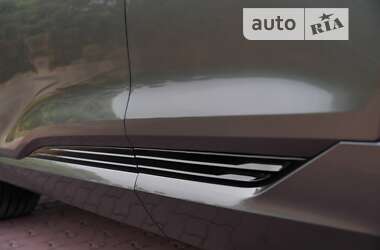 Внедорожник / Кроссовер Audi e-tron 2020 в 