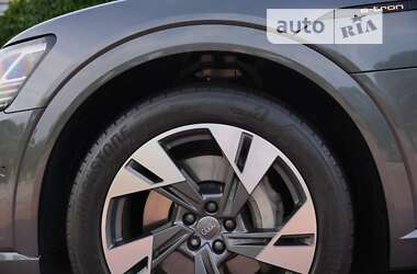 Внедорожник / Кроссовер Audi e-tron 2020 в 