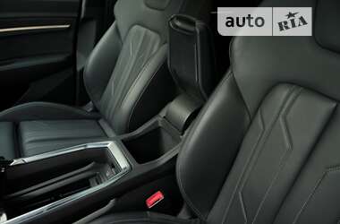 Внедорожник / Кроссовер Audi e-tron 2020 в 