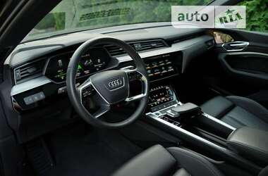Внедорожник / Кроссовер Audi e-tron 2020 в 