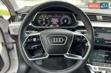 Внедорожник / Кроссовер Audi e-tron 2021 в 